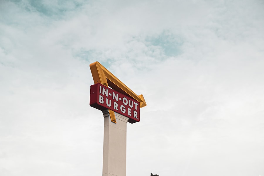 Photo In-N-Out Burger sign