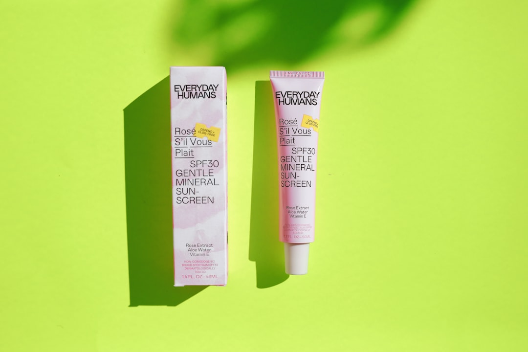Photo Sunscreen application
